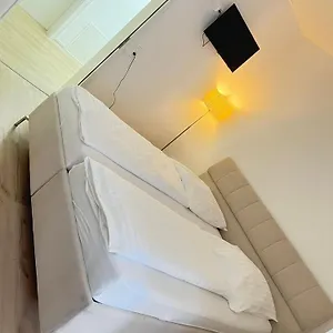 24 S Aparthotel